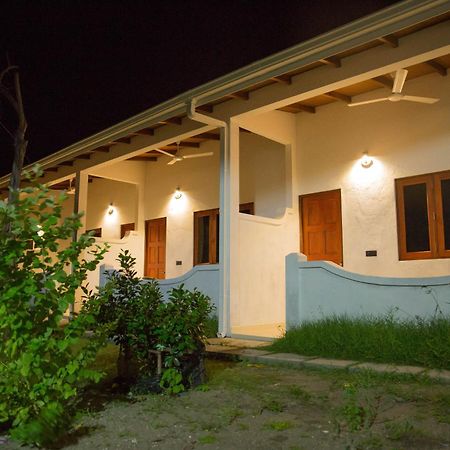 Velidhoo Inn Exterior photo